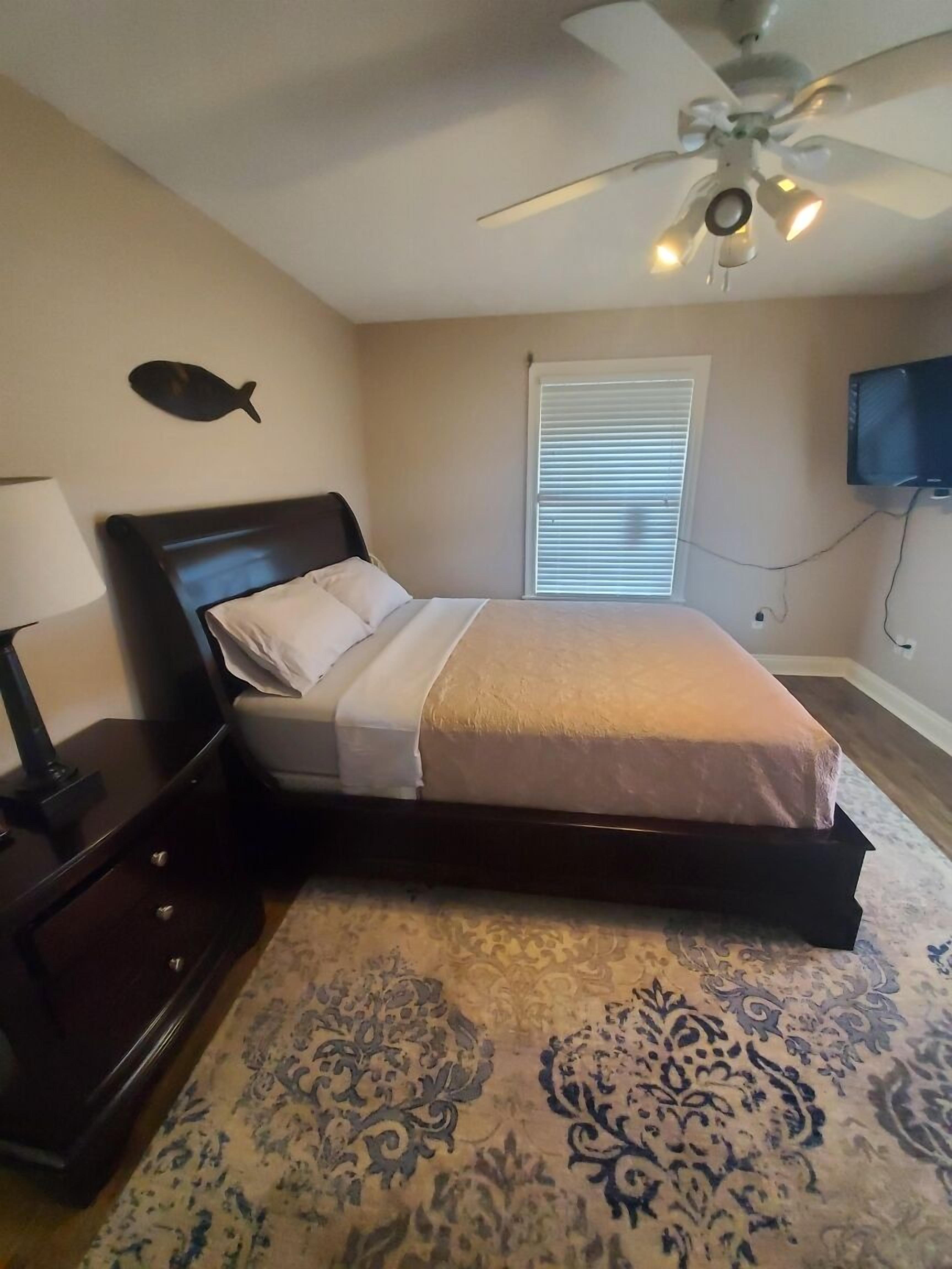 Lakefront Home "The Red Crab"