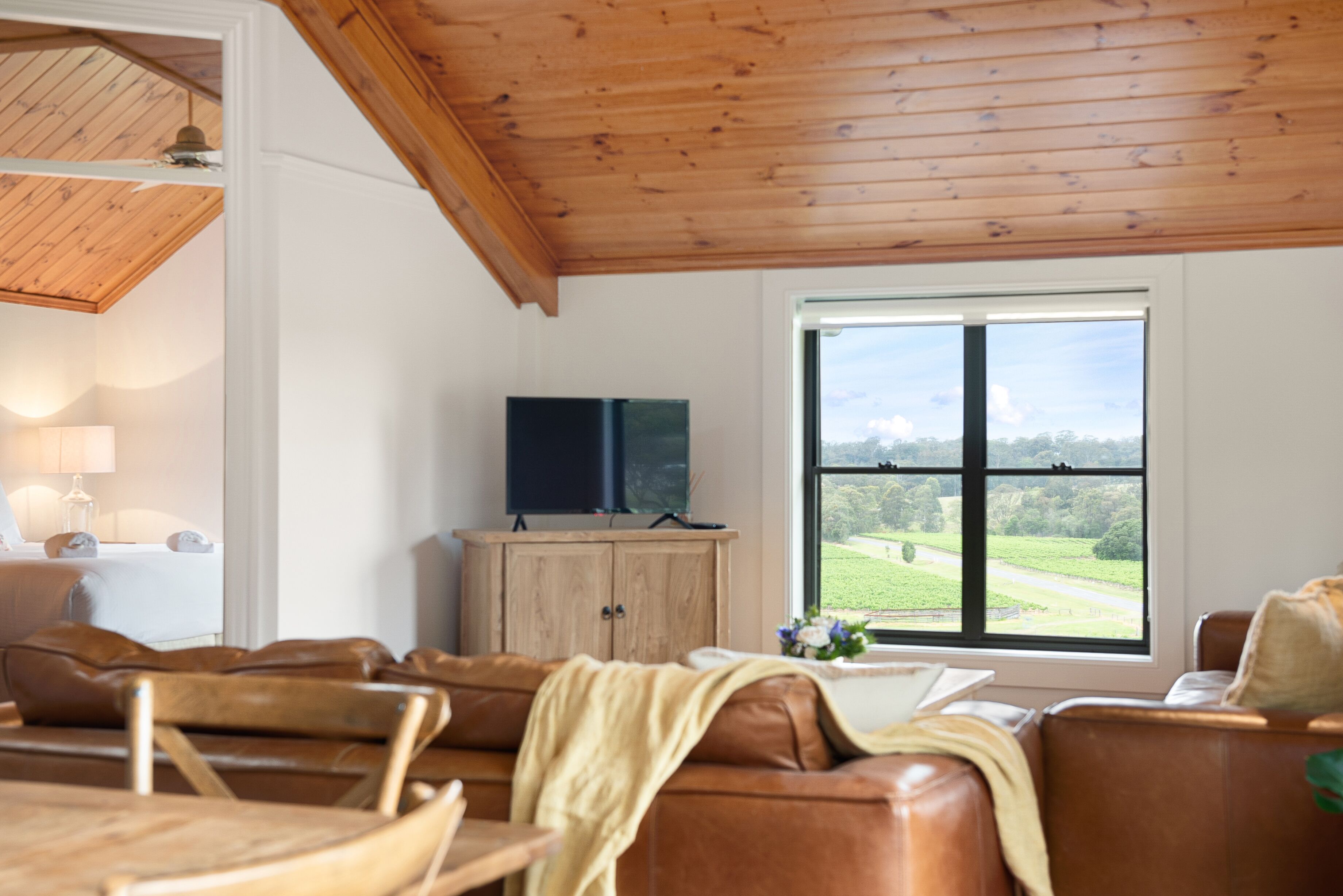 Rustic charm amongst the vines in Pokolbin — image 9