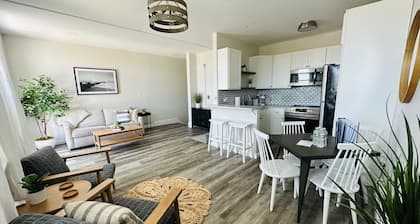 2 Bedroom Apartment on Top Floor in Portland's West End