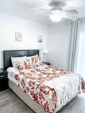 2 chambres, fer et planche à repasser, Wi-Fi gratuit, draps fournis