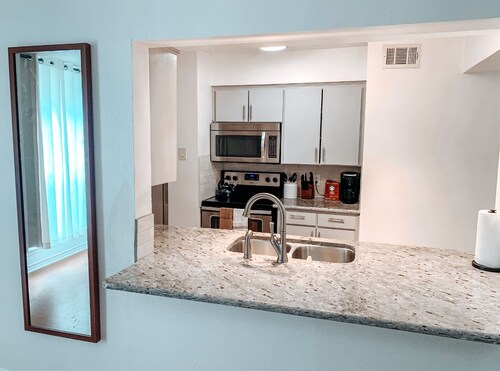 MODERN 2BEDROOM 2 BATHROOM IN A PRIVATE CONDO GATED COMMUNITY