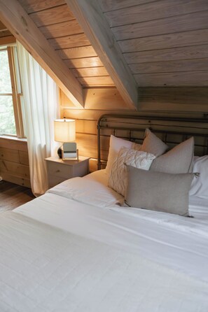 3 slaapkamers, een strijkplank/strijkijzer, gratis wifi, beddengoed