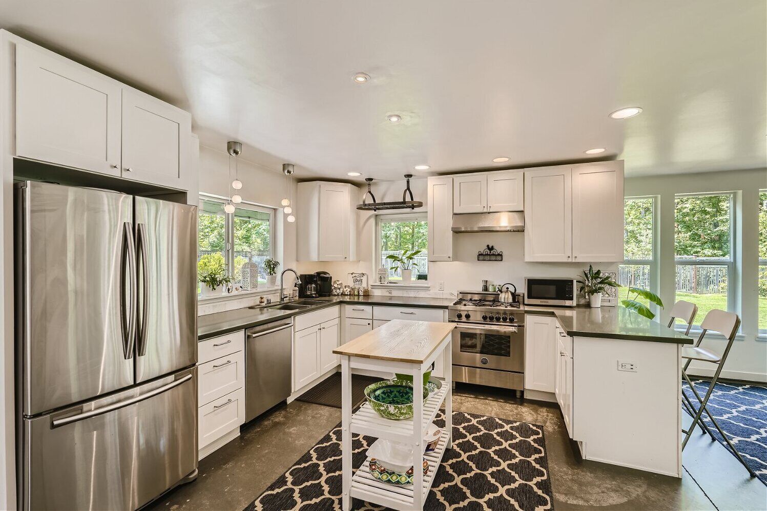 West Seattle Farmhouse w/ large private yard!