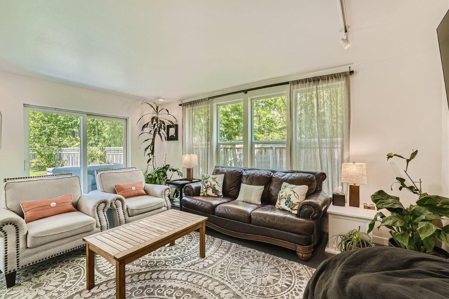 West Seattle Farmhouse w/ large private yard!