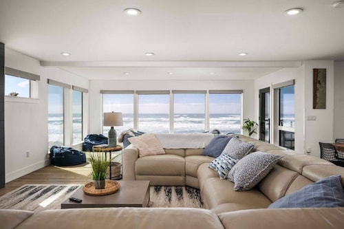 Extraordinary Beach and Oceanfront Views, Pet Friendly, Hot Tub & Fire-Pit, Luxury
