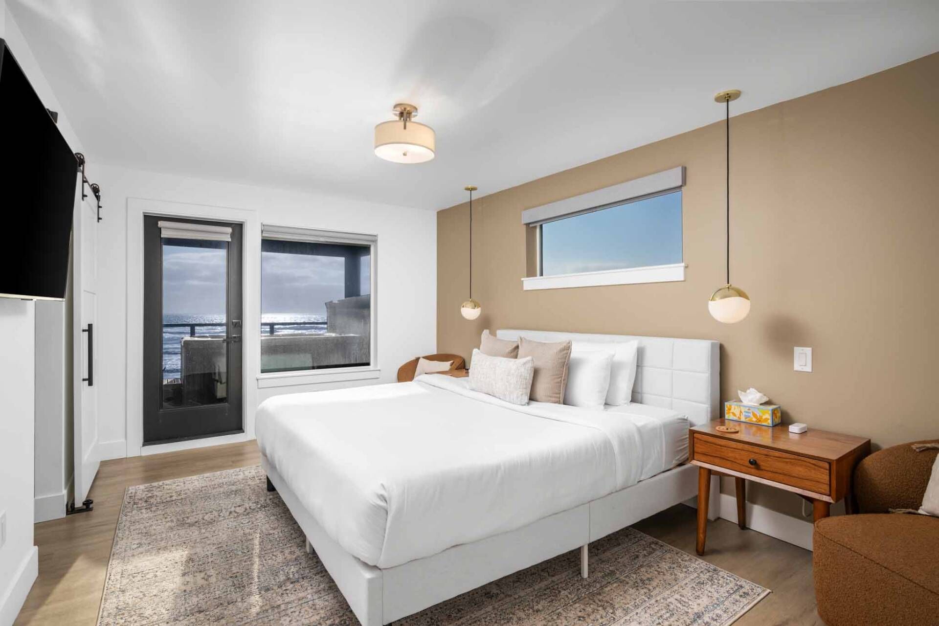 6 habitaciones, tabla de planchar con plancha y cuna de viaje 