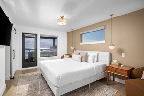 6 bedrooms, iron/ironing board, travel crib, free WiFi - Extraordinary Beach and Oceanfront Views, Pet Friendly, Hot Tub & Fire-Pit, Luxury (Rockaway Beach)