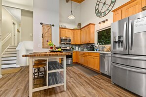 Refrigerador, microondas, lavavajillas, cafetera/tetera