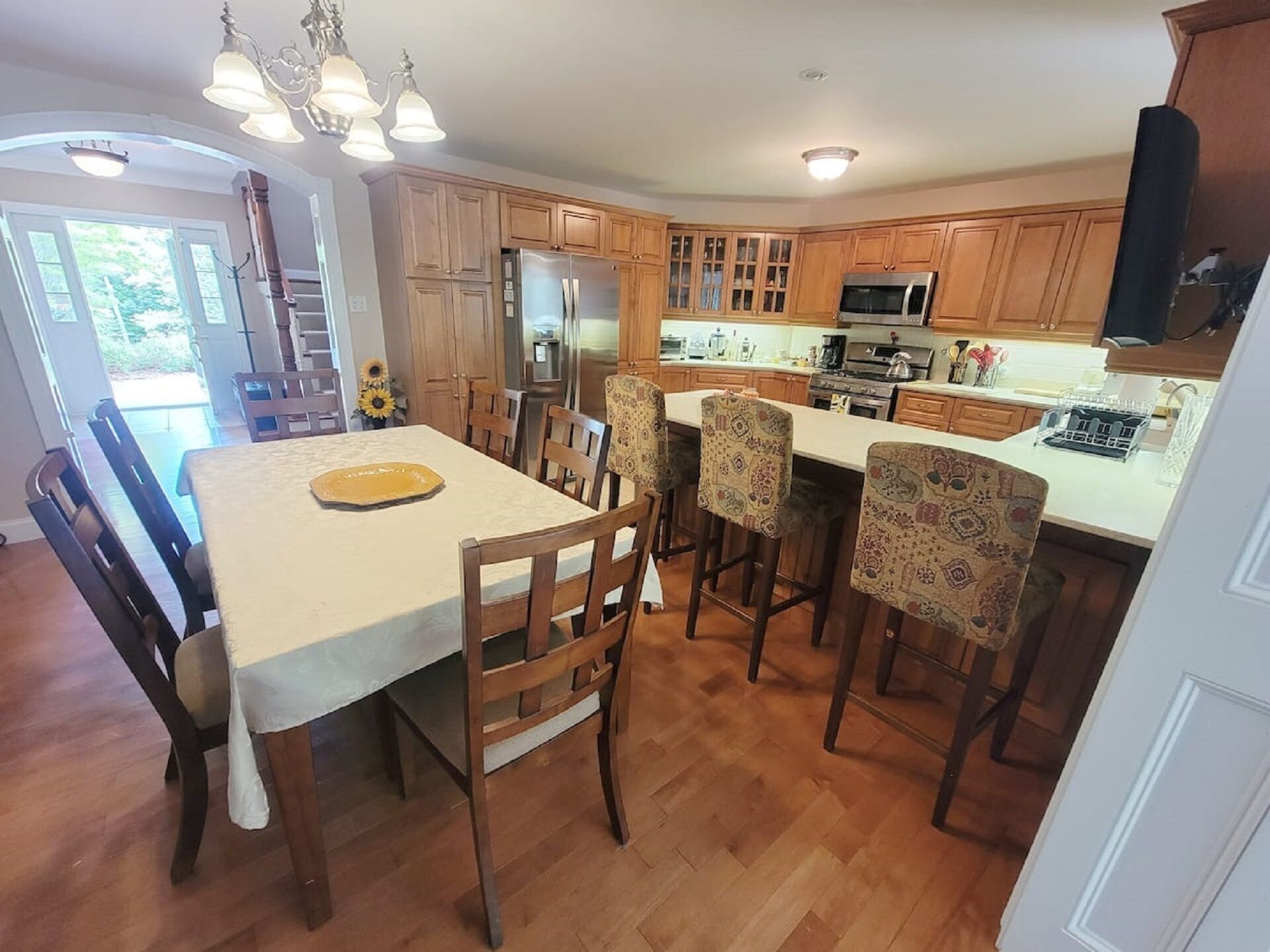 Exceptional mid-Cape oasis with many amenities!