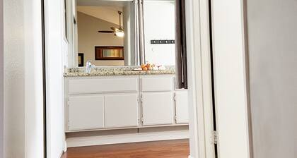 Quiet and convenient,Near Airport,Shop 3B2.5B