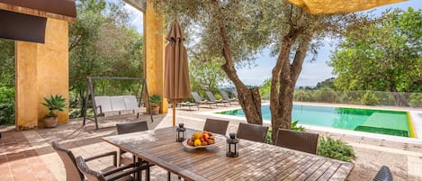 تناول الطعام بالخارج