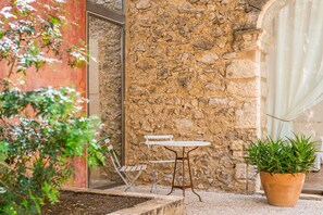 Outdoor dining - Pet-Friendly Villa Viterbo with Sea View, Pool & Wi-Fi (Son Servera)