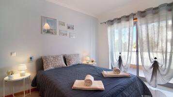 2 chambres, fer et planche à repasser, Wi-Fi gratuit, draps fournis