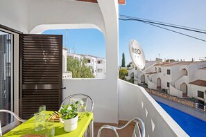 Outdoor dining - Apartment Moradia das Gaivotas 6 with Pool, Garden & Balcony (Alporchinhos)
