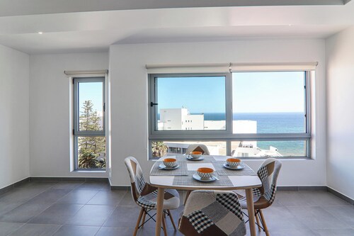 Apartment Torre Invicta 6ºC - Vista Mar with Sea View, Pool, A/C, Wi-Fi, Garden & Balcony