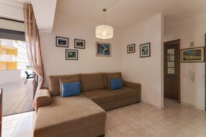 TV - Apt. Torre Sol 107 – Beachfront, A/C, Pool, Stunning Sea Views (Armação de Pêra)