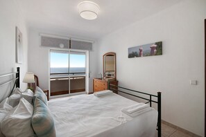 1 bedroom, iron/ironing board, free WiFi, bed sheets - Apt. Estrela 606, beachfront, sea view, Wi-Fi, AC, pool (Armação de Pêra)