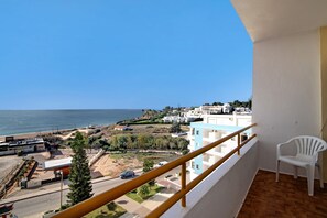 Property grounds - Apt. Estrela 606, beachfront, sea view, Wi-Fi, AC, pool (Armação de Pêra)