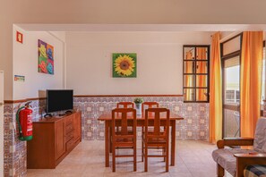 Dining - Apt. Torre Sol 4th7 – Beachfront, A/C, Pool (Armação de Pêra)