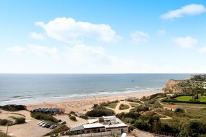 Una spiaggia nelle vicinanze