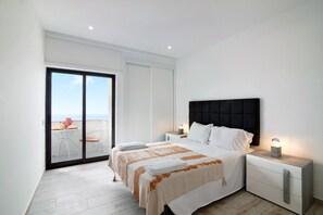 1 camera, ferro/asse da stiro, lenzuola