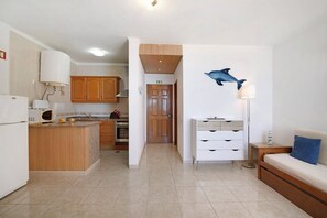 Interior - Apt. Torre Sol 10th nº4 – beachfront, sea view, pool (Armação de Pêra)