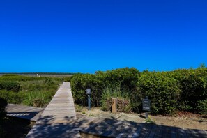 Property grounds - Dog Friendly. Enjoy Sunset at the Bohicket Marina!  Community Pool.  Walk to Restaurants & Shops. (Seabrook Island)