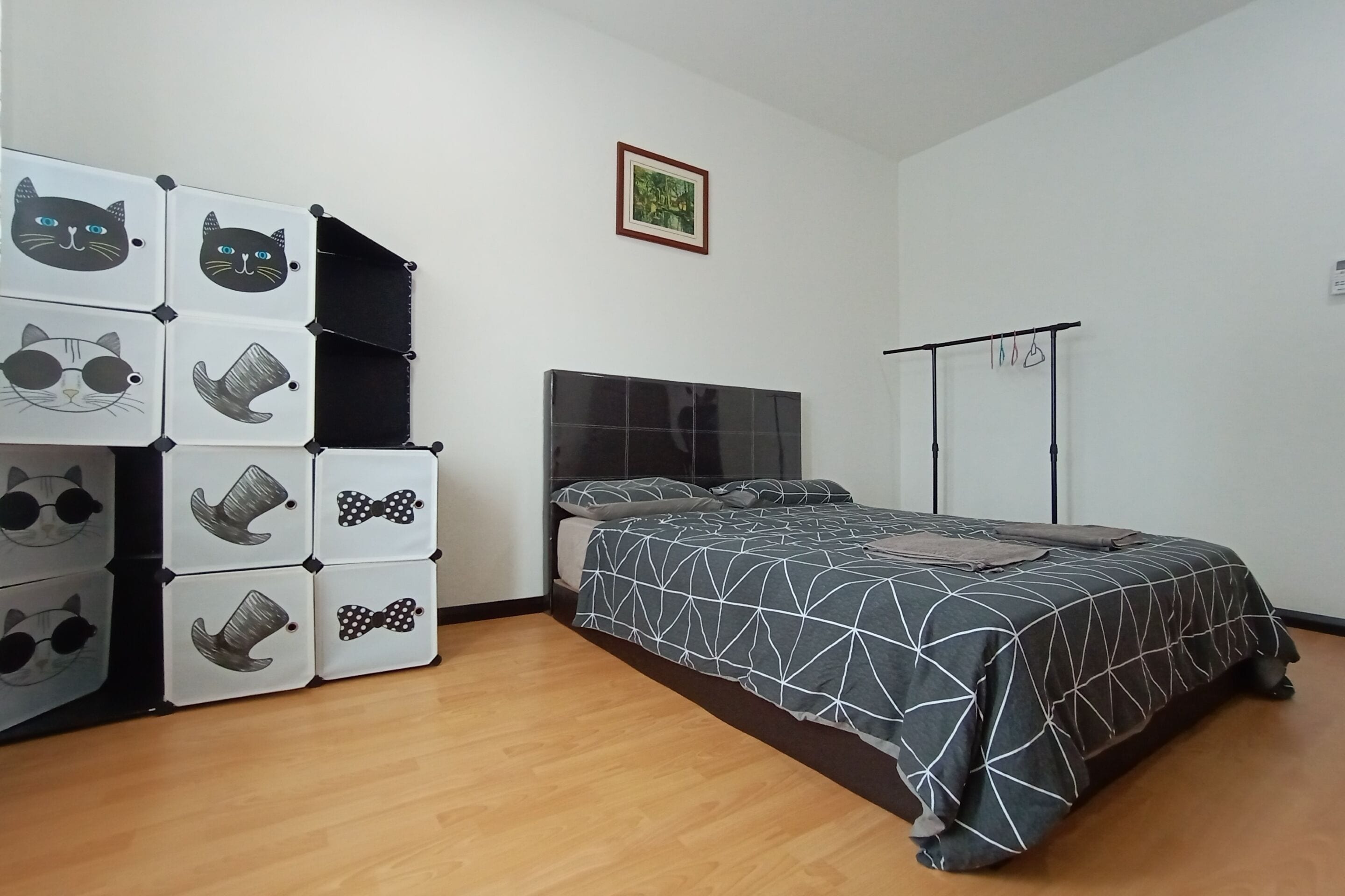 Habitación doble, baño compartido | Escritorio, wifi gratis y ropa de cama 