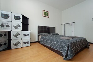 Kamar Double, kamar mandi umum | Meja kerja, Wi-Fi gratis, dan seprai linen