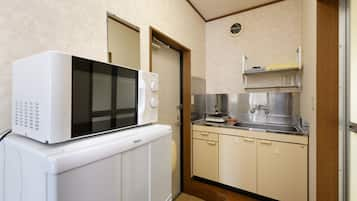 Japanese Room up to 3 guests, Smoking | Free WiFi, bed sheets