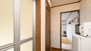 Kamar Triple Tradisional, Boleh Merokok (Japanese Style, 3 Guests) | Wi-Fi gratis dan seprai linen