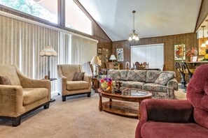 Living area - 05210 - 8 South Pego Way (Hot Springs)