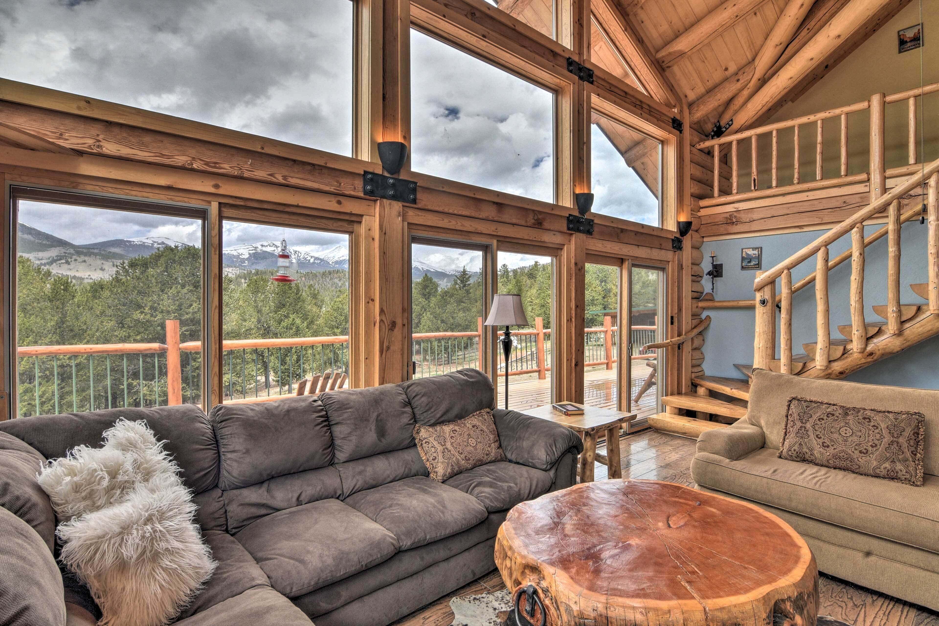 Spacious, Luxe Cabin w/ Mtn Views, Sauna & More!
