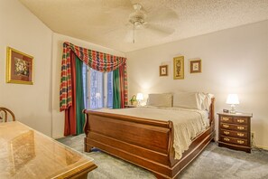 3 bedrooms, iron/ironing board, Internet, bed sheets