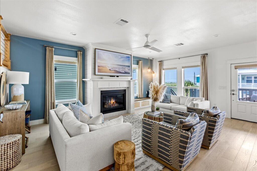 Smart TV, fireplace, books, stereo