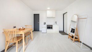 Basic Room, 1 Bedroom (102) | 1 bilik tidur, Wi-fi percuma 