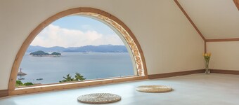 Yeosu Dulggot Pension