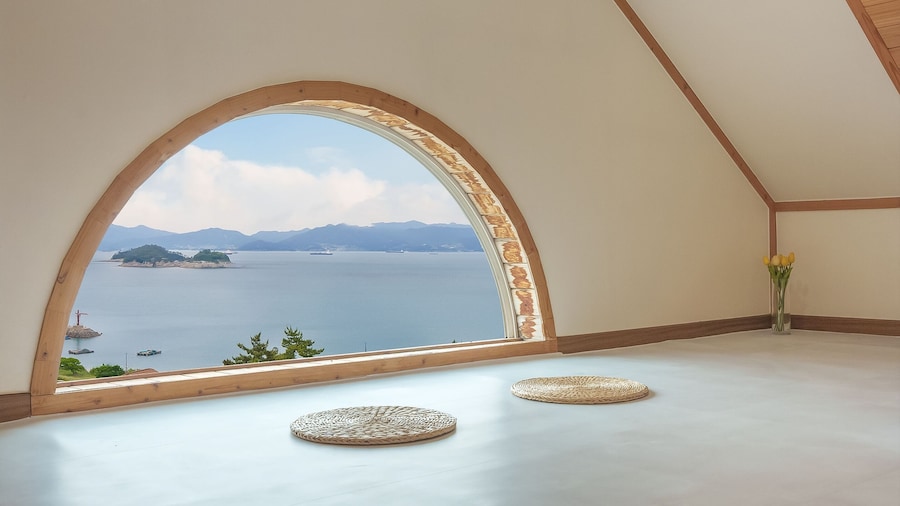 Yeosu Dulggot Pension