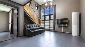 Basic Room, 2 Bedrooms (303) | 1 bedroom, free WiFi