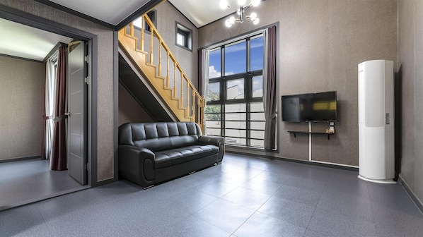 Basic Room, 2 Bedrooms (303) | 1 bedroom, free WiFi - Samcheok Lamer Pension (Samcheok)