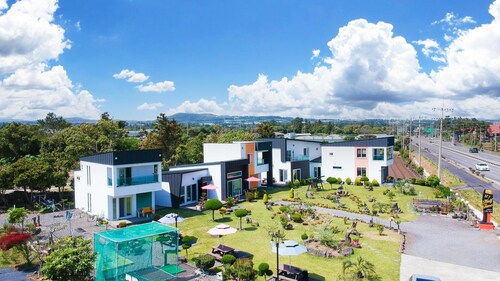 Seogwipo Myhalftime Pension