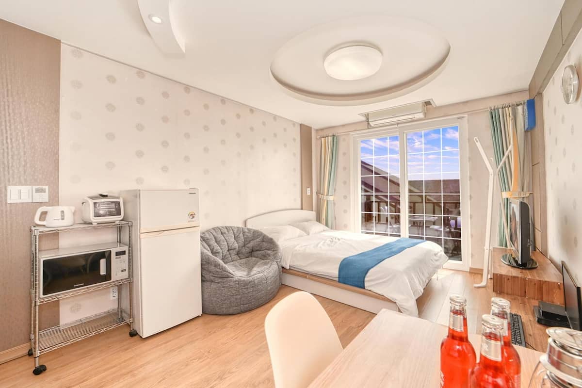 Basic Room, 1 Bedroom (Couple B ( F2 )) | 1 bedroom, free WiFi