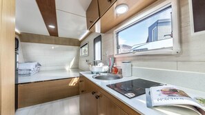 غرفة بتجهيزات أساسية - غرفة نوم واحدة (Caravan2) | 1 غرفة نوم وواي فاي مجانًا