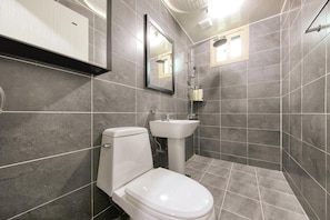 1 bedroom, free WiFi - Yeosu Harushimpyo Pension (Yeosu)