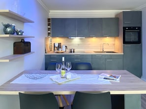 Køleskab, mikrobølgeovn, ovn, opvaskemaskine