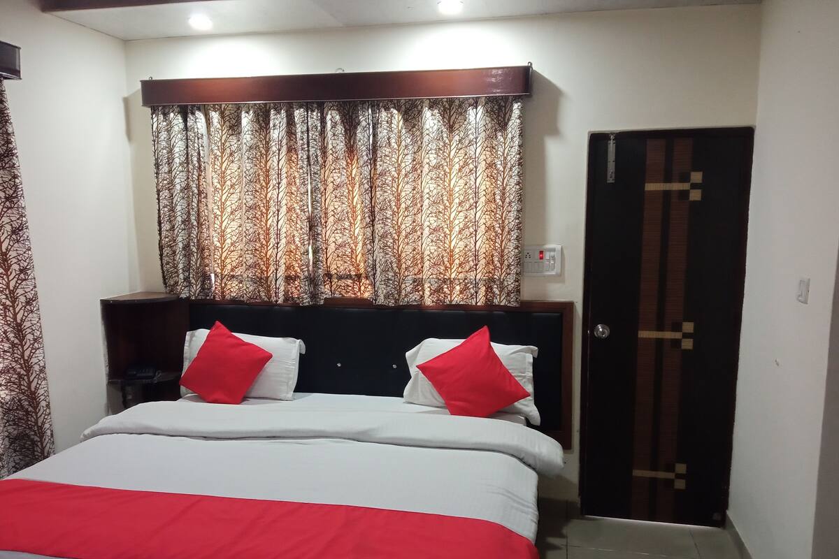 Deluxe Double Room | Free WiFi, bed sheets