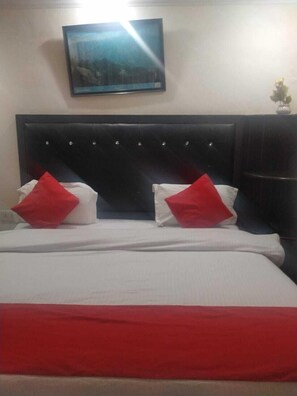 Deluxe Double Room | Free WiFi, bed sheets - Ayuskama Cottage (Dharamshala)