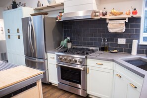 Fridge, microwave, oven, stovetop - Modern Midtown Home w/ Luxury Finishes & Hot Tub! (Bend)