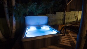 A hot tub with a wooden exterior, surrounded by trees and a wooden deck. - Modern Midtown Home w/ Luxury Finishes & Hot Tub! (Bend)