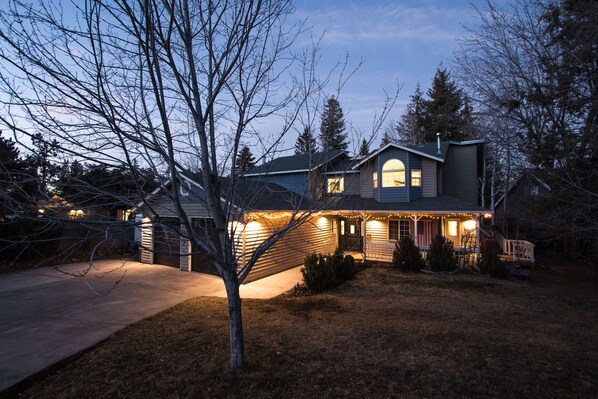 Exterior - Modern Midtown Home w/ Luxury Finishes & Hot Tub! (Bend)